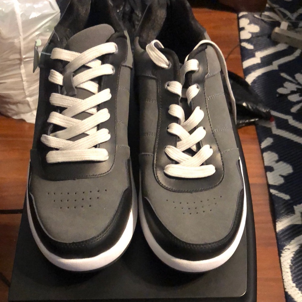 Men's Gray Sneakers - Picture 2 of 5